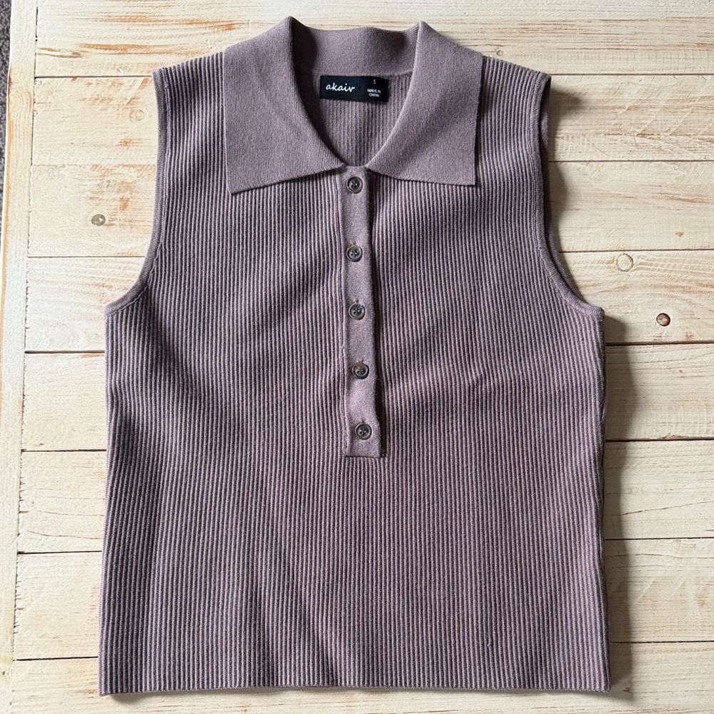 Akari Women's Ribbed Button Down Sleeveless Top - Taupe